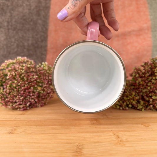 Never stop glowing – Rosa Emaille-Tasse mit Spruch